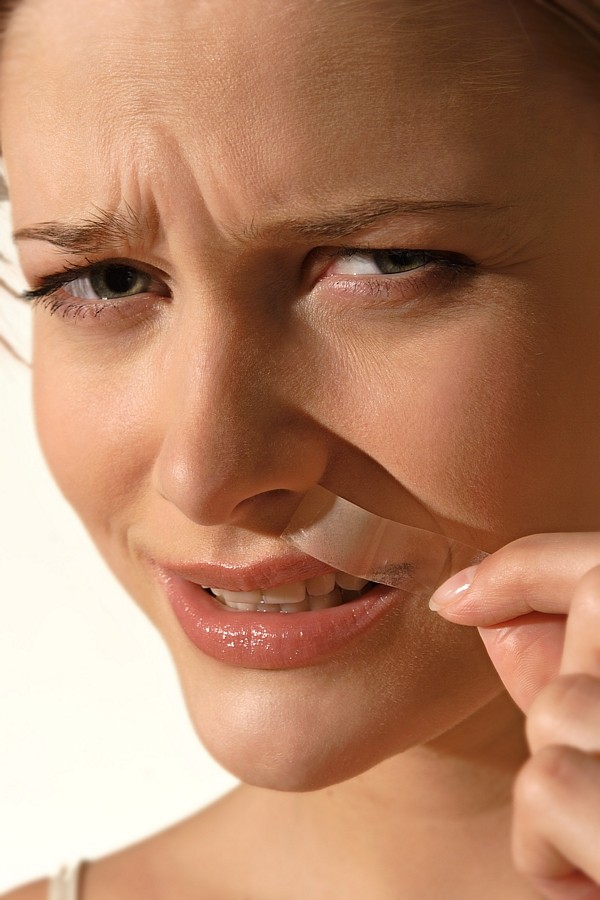 Wąsiki czy brodę najlepiej eliminować za pomocą wysokiej jakości wosku nakładanego na ciepło lub laserowo. 