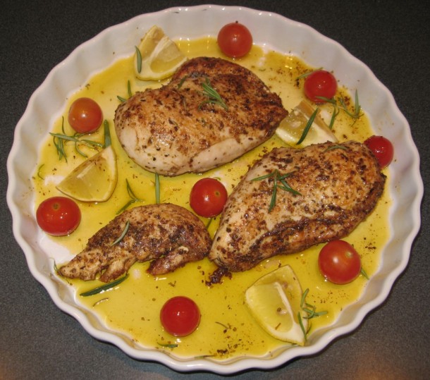 Pieczona pierś kurczaka z niepowtarzalnym aromatem ziół     