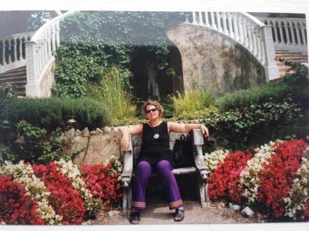 Autorka powieści "Panna Młoda" w ogrodzie Lady Rotschild