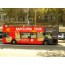 Barcelona Bus Turistic i jego przystanki ułatwiają orientację  w mieście.     