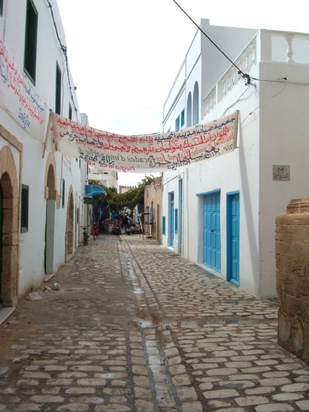 Jedna z wielu uliczek w El-Mahdiji  