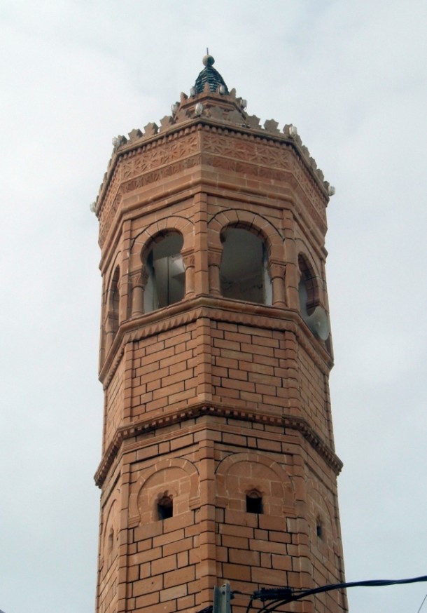 Minaret meczetu Sulejmana Hamzy, jednego z trzech meczetów w mieście  
