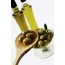 Naturalnym źródłem nienasyconych kwasów są też oliwa z oliwek i orzechy.  