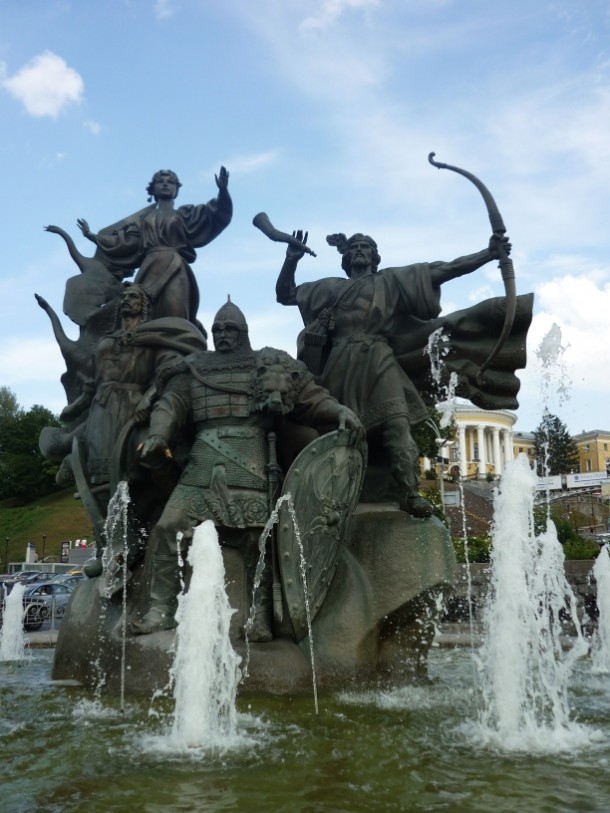 Figury założycieli Kijowa.  