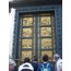 Drzwi zdobione do wnętrza katedry Duomo, tzw. Rajskie Wrota.     