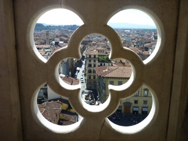 Widok na miasto z wieży dzwonniczej Giotta.     