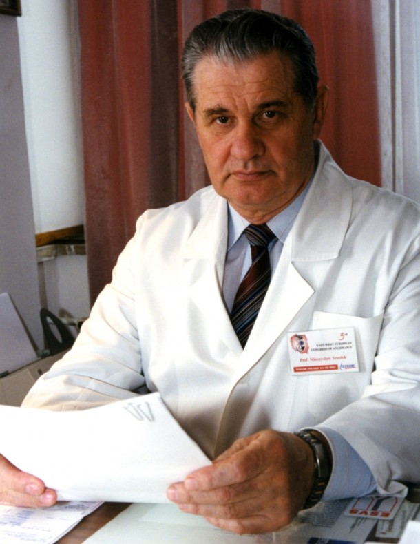 Prof. dr hab. n. med. Mieczysław Szostek, specjalista chirurgii ogólnej, naczyniowej i angiologii   