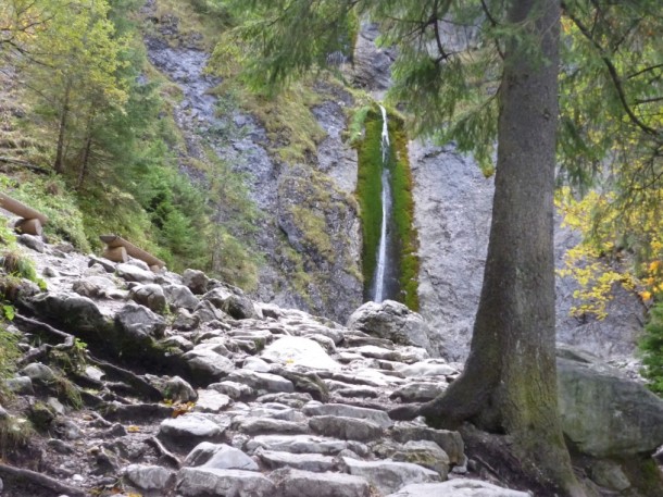 Siklawica – wodospad o wysokości 23 m pod północną ścianą  Giewontu   