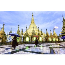 Yangon – stolica Myanmar. Tutejszy kompleks świątynny, powstał 2 i pół tysiąca lat temu. Znajdziemy w nim m.in. strzelistą – można powiedzieć złotą - pagodę Shwe Dagon.                  