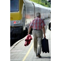 Nie wszyscy emeryci wiedzą, że za darmo mogą mieć prawo do skorzystania dwa razy w roku z 37-procentowej zniżki na bilet kolejowy. 