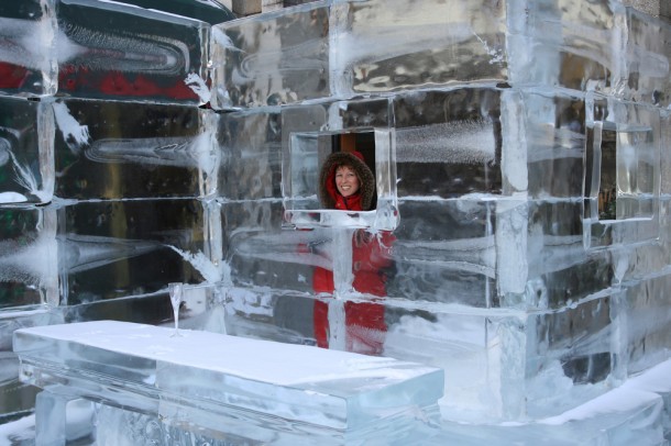 Hotele lodowe w sezonie są w ciągłej budowie, co stanowi dodatkową atrakcję turystyczną          