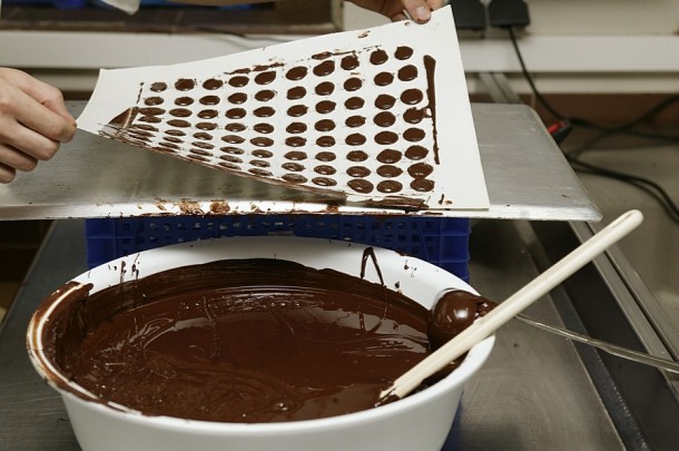 W Szwajcarii ręcznie robioną czekoladę sprzedaje się w wielu sklepikach z tradycjami.  