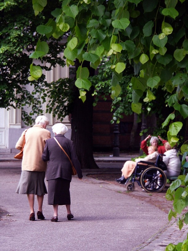 Nigdy nie jest za późno na rzucenie palenia papierosów, wprowadzenie zdrowej diety czy wyrobienie nawyku regularnych spacerów.