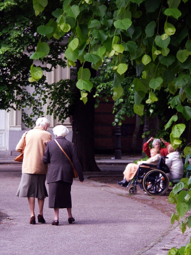 Nigdy nie jest za późno na rzucenie palenia papierosów, wprowadzenie zdrowej diety czy wyrobienie nawyku regularnych spacerów.    