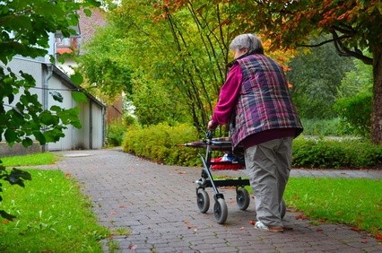 Kiepska opieka zdrowotna i samotność to główne problemy polskich seniorów